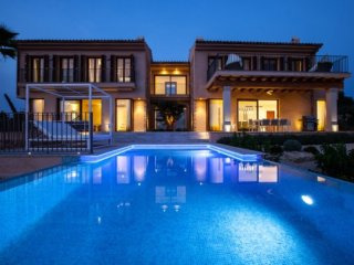 Impressive New Build With Panoramic..