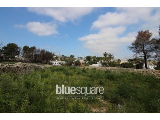 Nice plot for sale with sea views in..