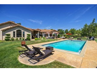 4 bedroom House For Sale: 2040 Dermanak..