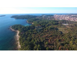 Rovinj, zemljište prvi red do mora tematski park i rekreacij