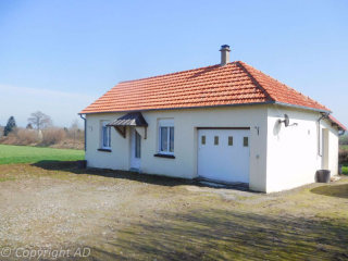 2 Bedroom Bungalow With Large Garden..