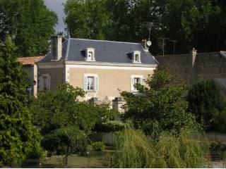 Maison Bourgeoise in Stunning Location