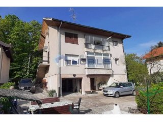 Zagreb, Maksimir, stan 90 m2 u kući s garažom i okućnicom SN..