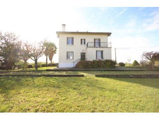 Lovely large house with 4 bedrooms..