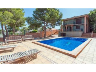 4 Bedroom 4 Bathroom Villa In..