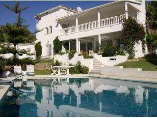 Villa for sale in El Paraiso Alto..