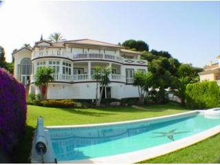 Villa for sale in El Paraiso Alto..