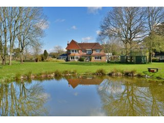 An Impressive 7+ Bedroom Country..