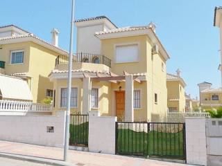 MUST BE SEEN- 3 BED DETACHED VILLA