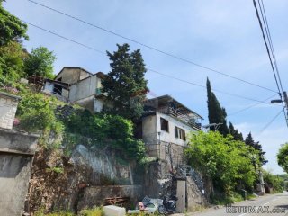 Rijeka, Orehovica - kuća sa 4 stambene jedinice uz adaptacij