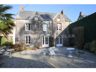 Stone House With Garden And Courtyard
