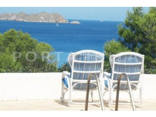 Cala Tarida villa with great potential..
