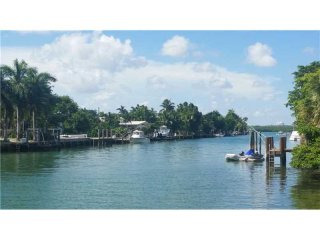 1 bedroom Flat For Sale: 9800 W Bay..