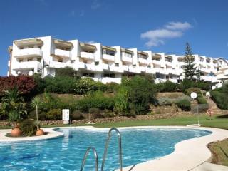 2 Bed Apartment for sale in Calahonda