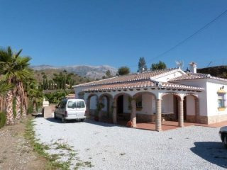 3 bedroom, 2 bathroom Villa, (build 95..