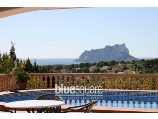 Luxury Villa with Panoramic Sea Views..