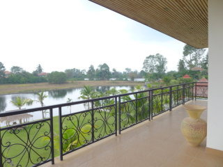 Phoenix Golf: 5 bedroom lakefront..