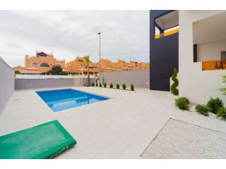 Los Altos New 2 Bedrooms Ground Floor..