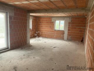 LOZOVAC– Prostor za najam – dvije etaže po 240 m², mogućnost