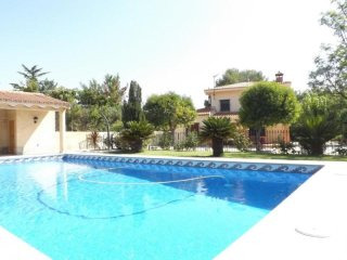 4 bedroom country house (Ref. PV17013)