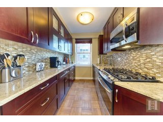 2 bedroom Apartment For Sale: 572 GRAND..