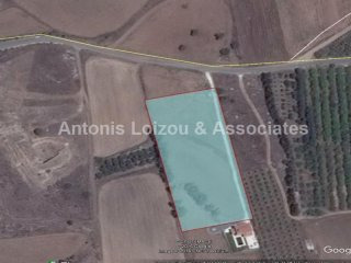 11,053 m2 residential field in Kouklia..