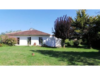 Single Storey House Near The Popular..