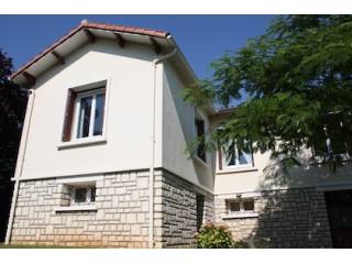 Spacious house with a beautiful garden