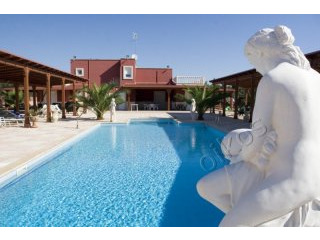 V000146, 5 Bedrooms Villa For Sale In..