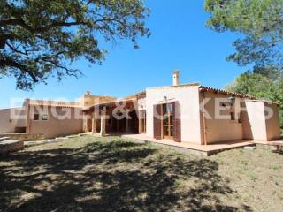 Spacious country house with a panoramic..