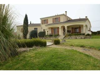 Beautifully Appointed Large 4 Bedroom..