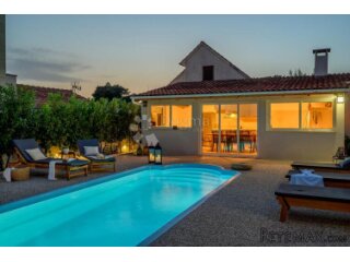 Prekrasna vila s bazenom