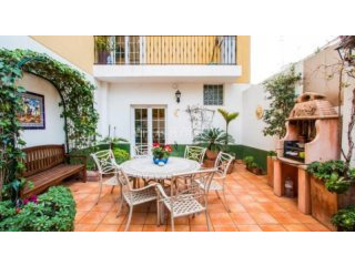 V1480 - Spacious Townhouse, 4 Bedrooms..