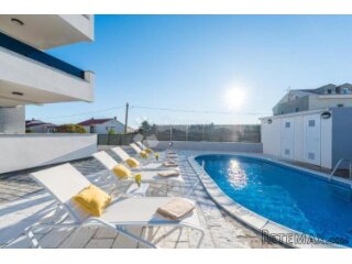 INVESTICIJSKA PRILIKA !! 6 APARTMANA 4★ s bazenom