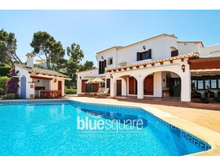 Beautiful villa with stunning sea and..