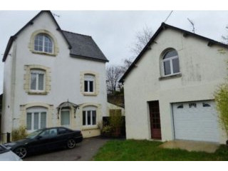 Nice 4 Bedroom House and Guest House