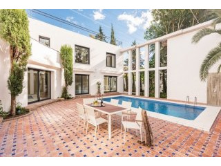 Newly Refurbished Modern Villa with..