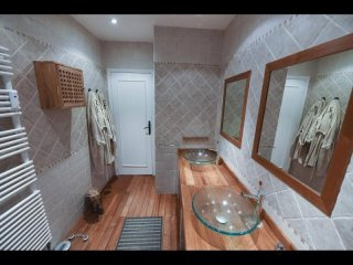 Stunning, Modern Apartment With A..