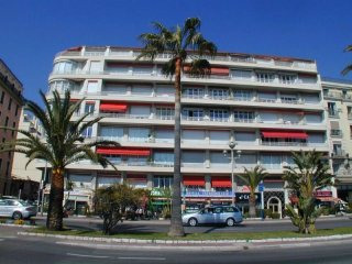 Art Deco Two/three Bed On The Promenade