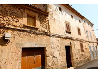 Old town house with a huge garden and a..