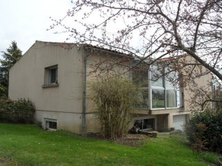 Contemporary Villa With Closed Garden..