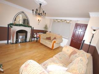 *** Beautifully Presented 3 Bedroom..