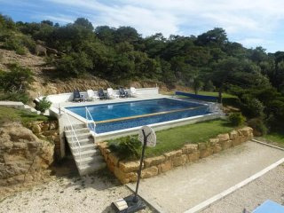 Well Renovated Villa With Apartment..