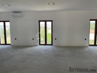 Odličan poslovni prostor u centru Viškova