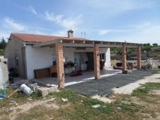 Fantastic value detached country house..