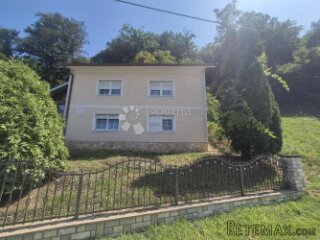 Dvije kuće sa radionom i pomoćnim objektom nadomak Sv. Križa