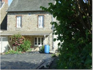 Nice 2 Bedroom House with Garden