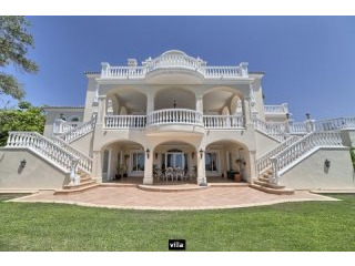 Villa for sale in Marbella Club Golf..