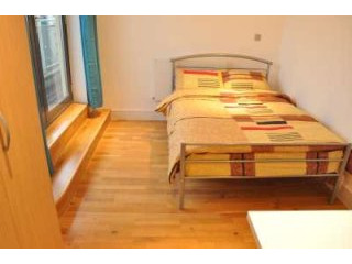 Single with double bed near Canary..
