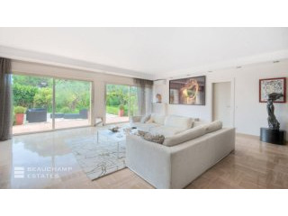 4 Bedrooms - Apartment -..